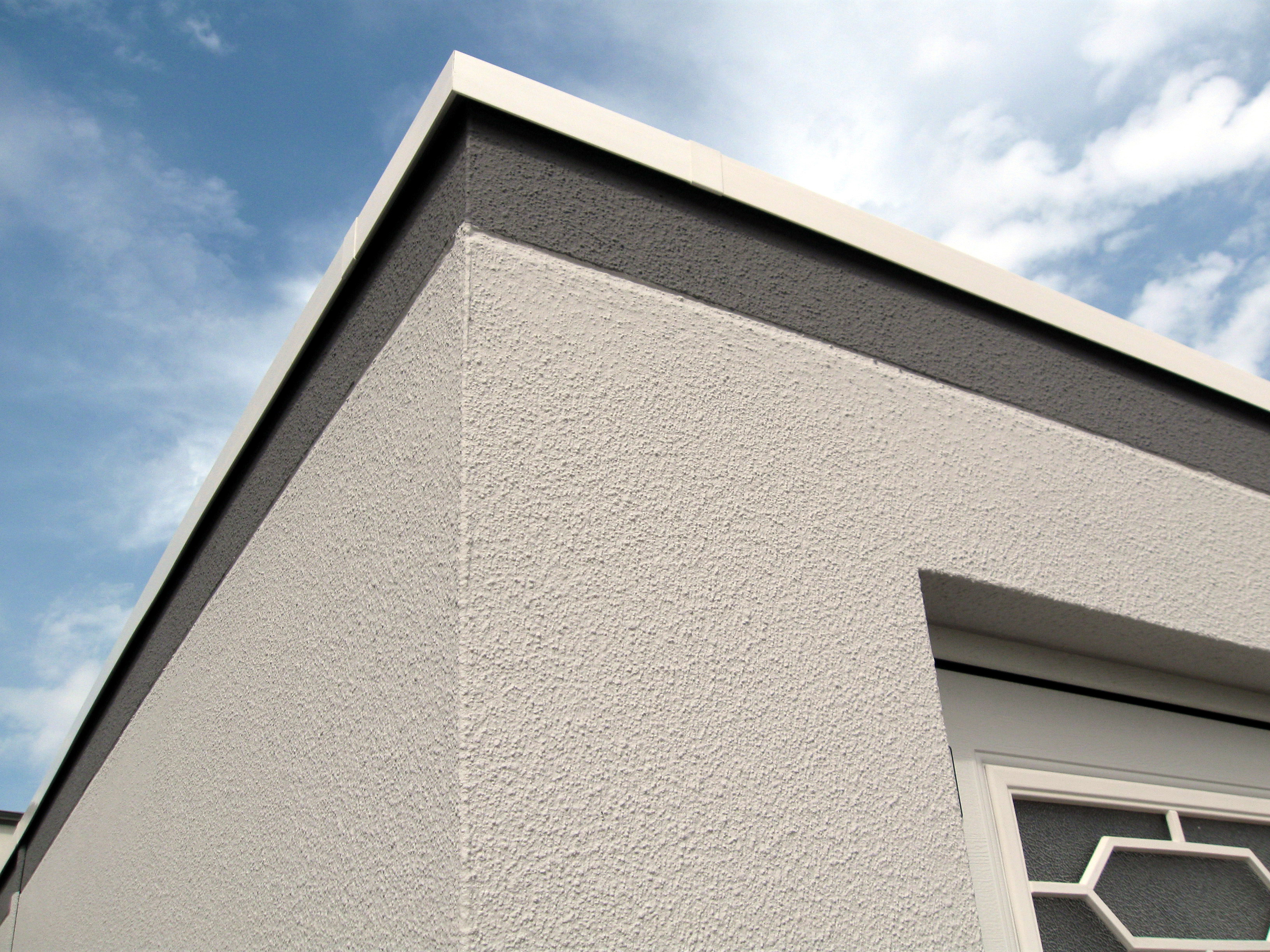 Detailaufnahme der Dachumrandung der Grötz Maßgarage